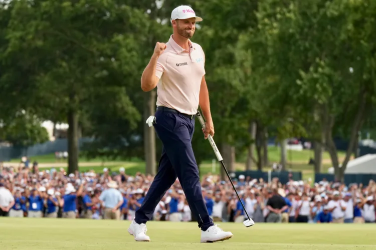 Clark victorious at BMW Championship